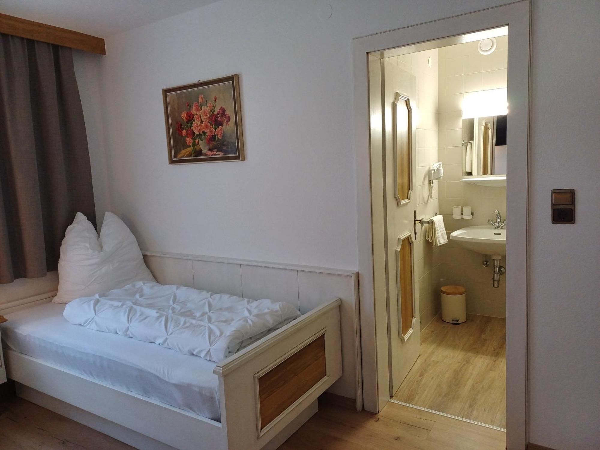 زيل أم زيلر Gaestehaus Berta الغرفة الصورة